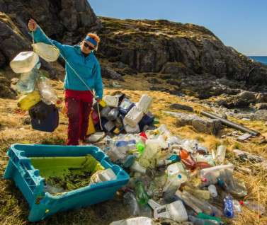 Beach Cleanup. Credit: Bo Eide