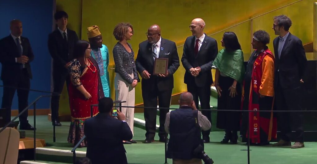 Delegation representing the Global Coalition of Civil Society, Indigenous Peoples, Social Movements, and Local Communities for the Universal Recognition of the Right to a Clean, Healthy, and Sustainable Environment accepts the UN Human Rights Prize.
